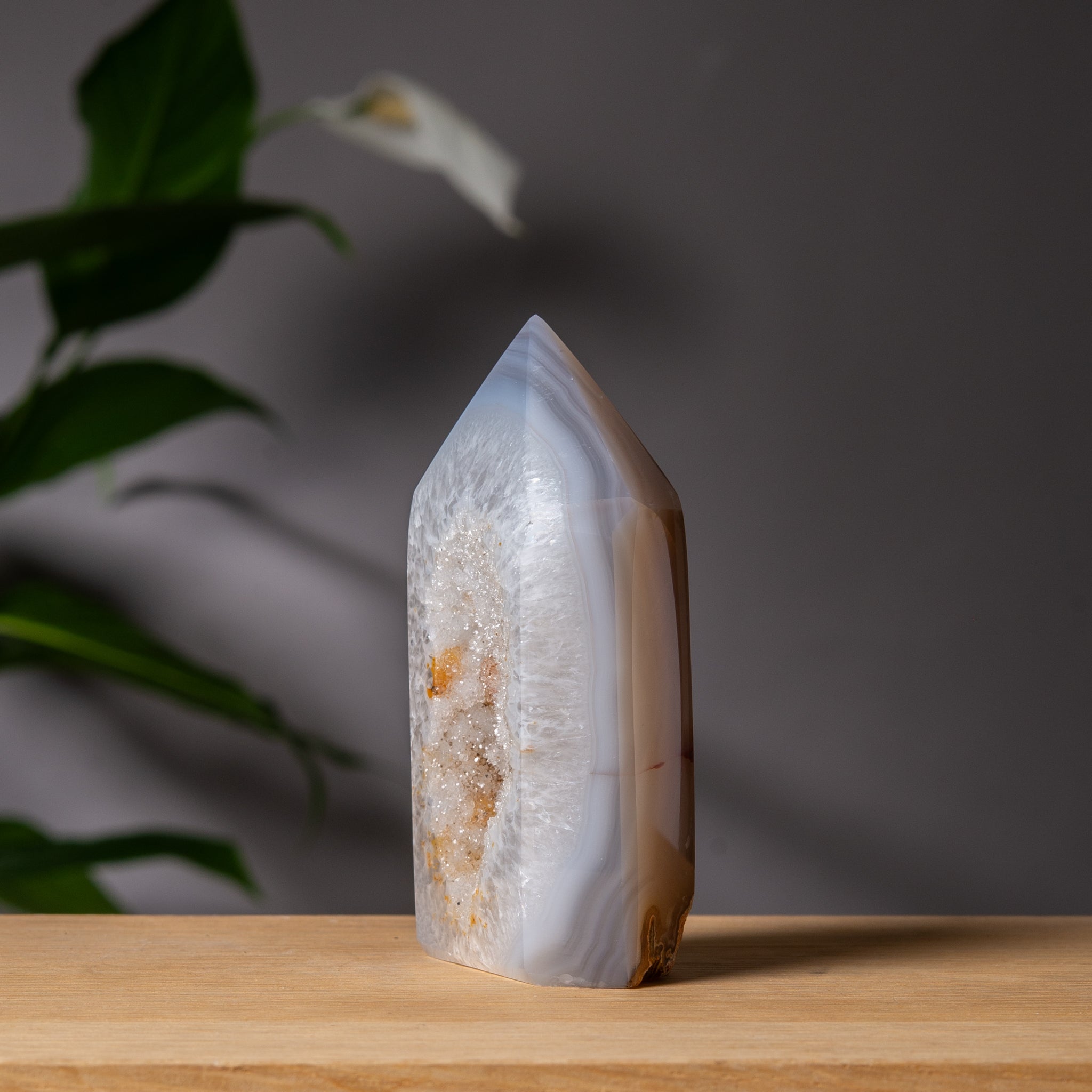 Agattorn med druzy-framsida