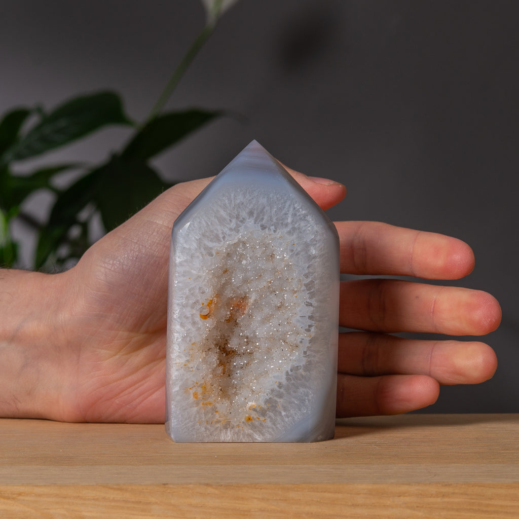 Agattorn med druzy-framsida