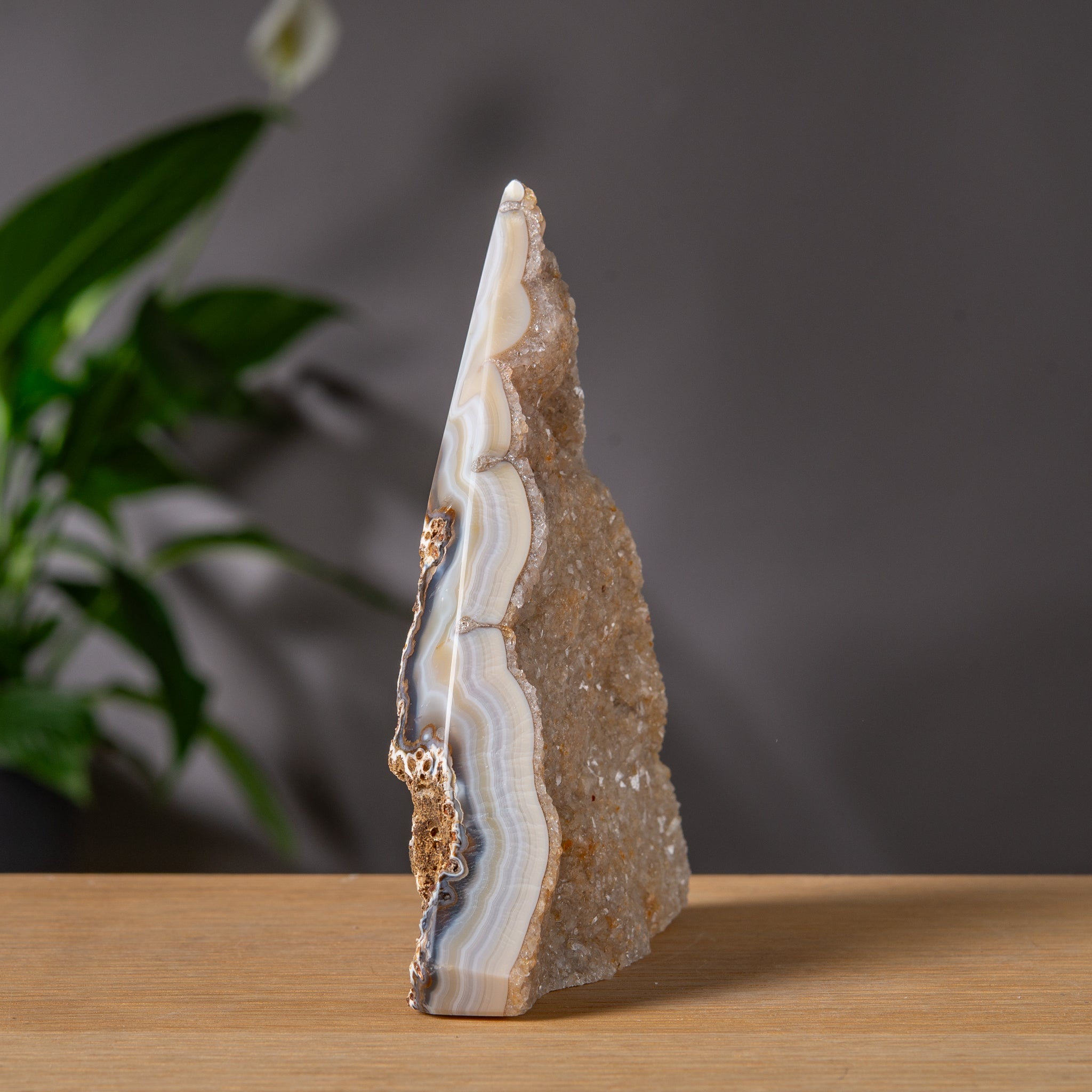 Diamantformad Agattorn med Gyllene Druzy