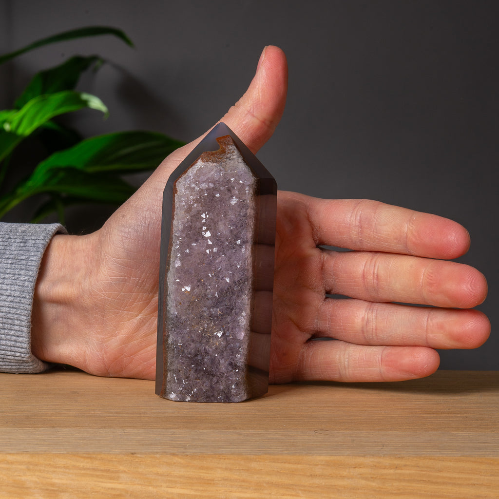 Mörkgrå Agattorn med Lila Druzy