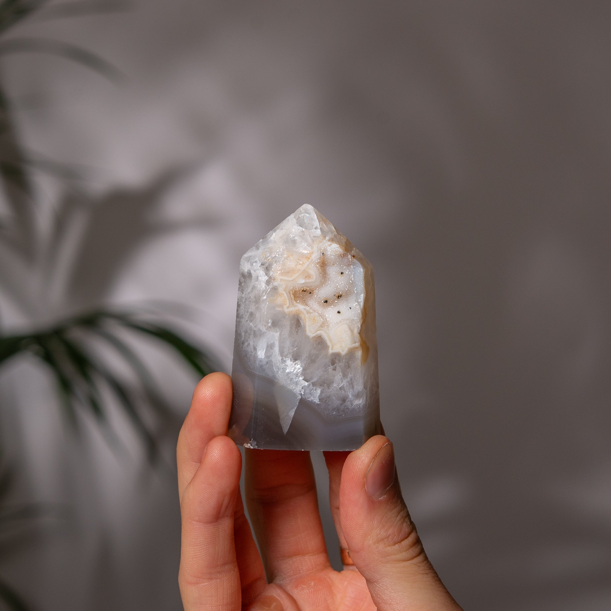 Mini Agate Tower – Grey & White Crystal Pattern – Brazil