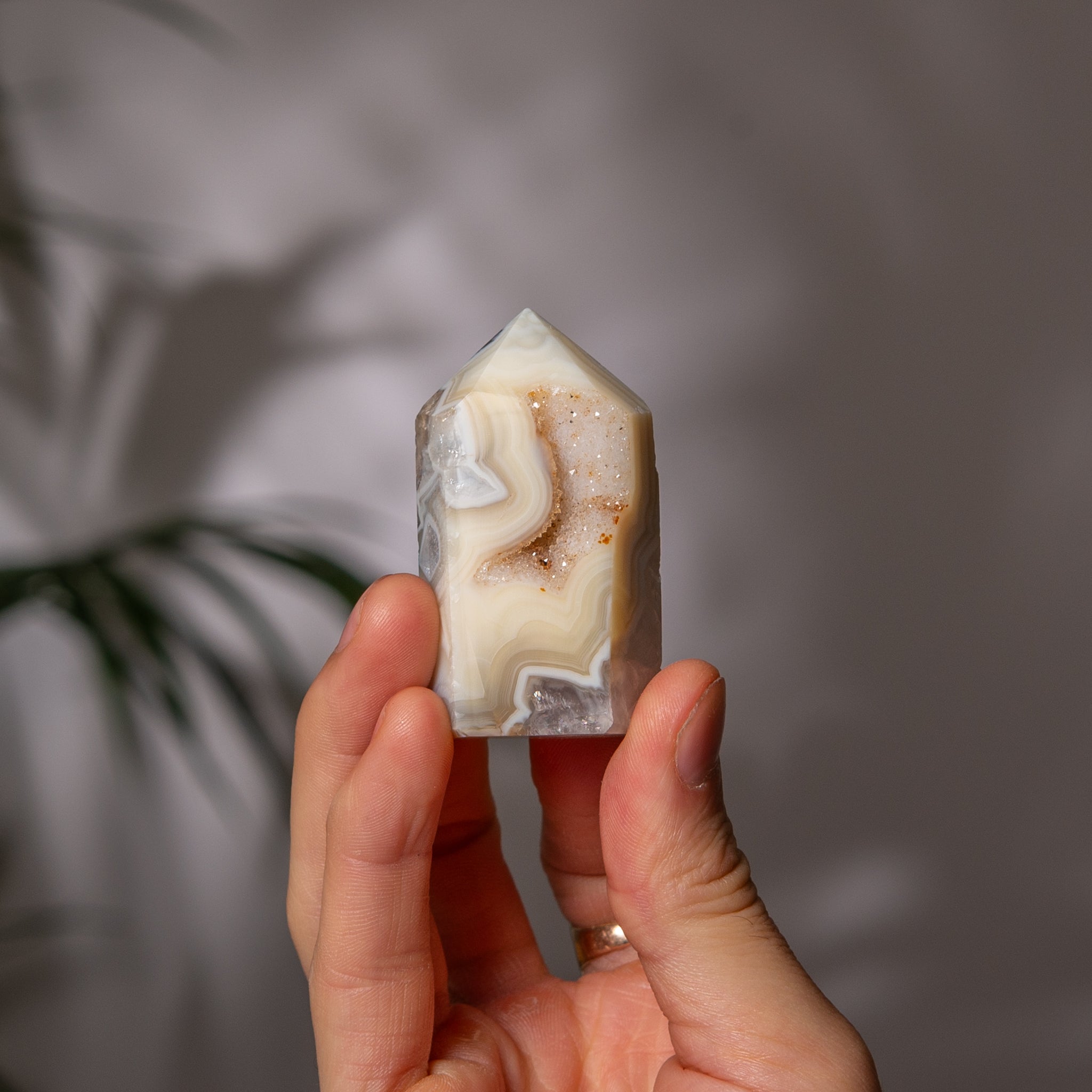 Mini Agate Tower – Cream & Golden Banded Pattern – Brazil