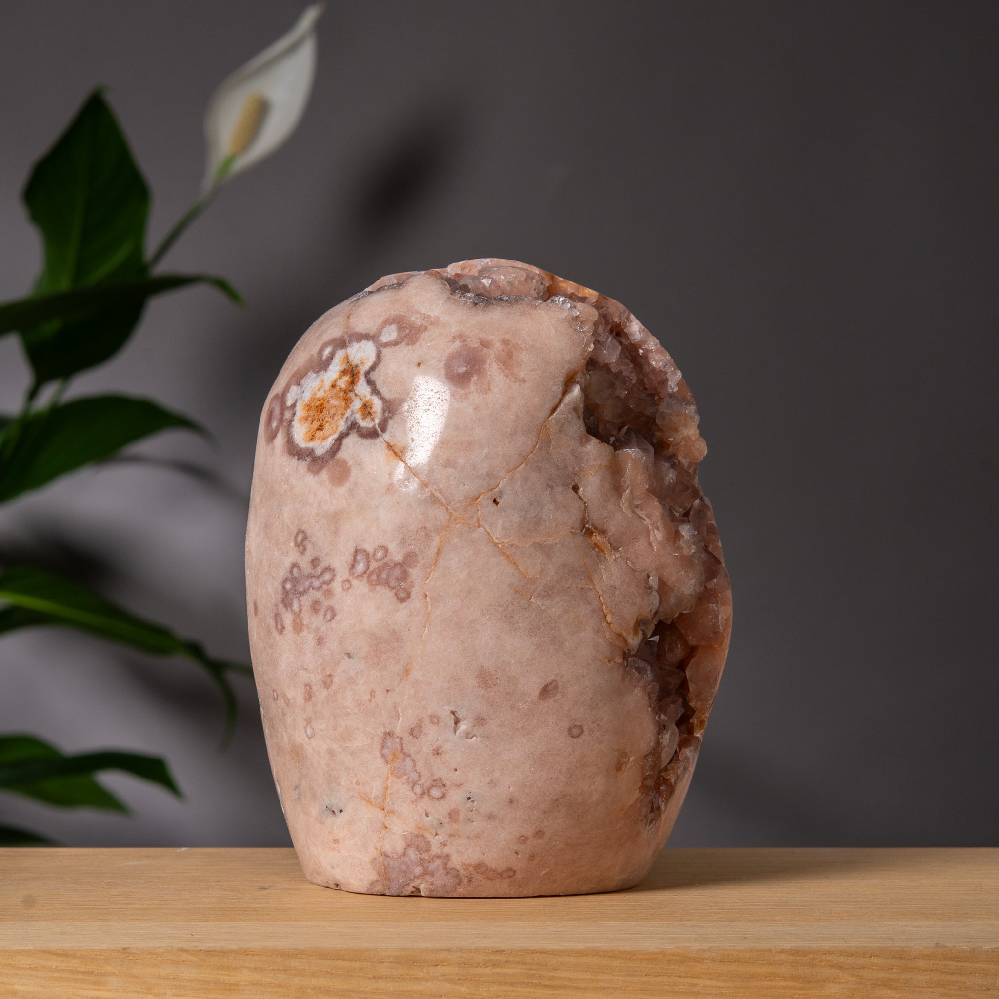Rosa ametist oregelbunden form i persikofärg