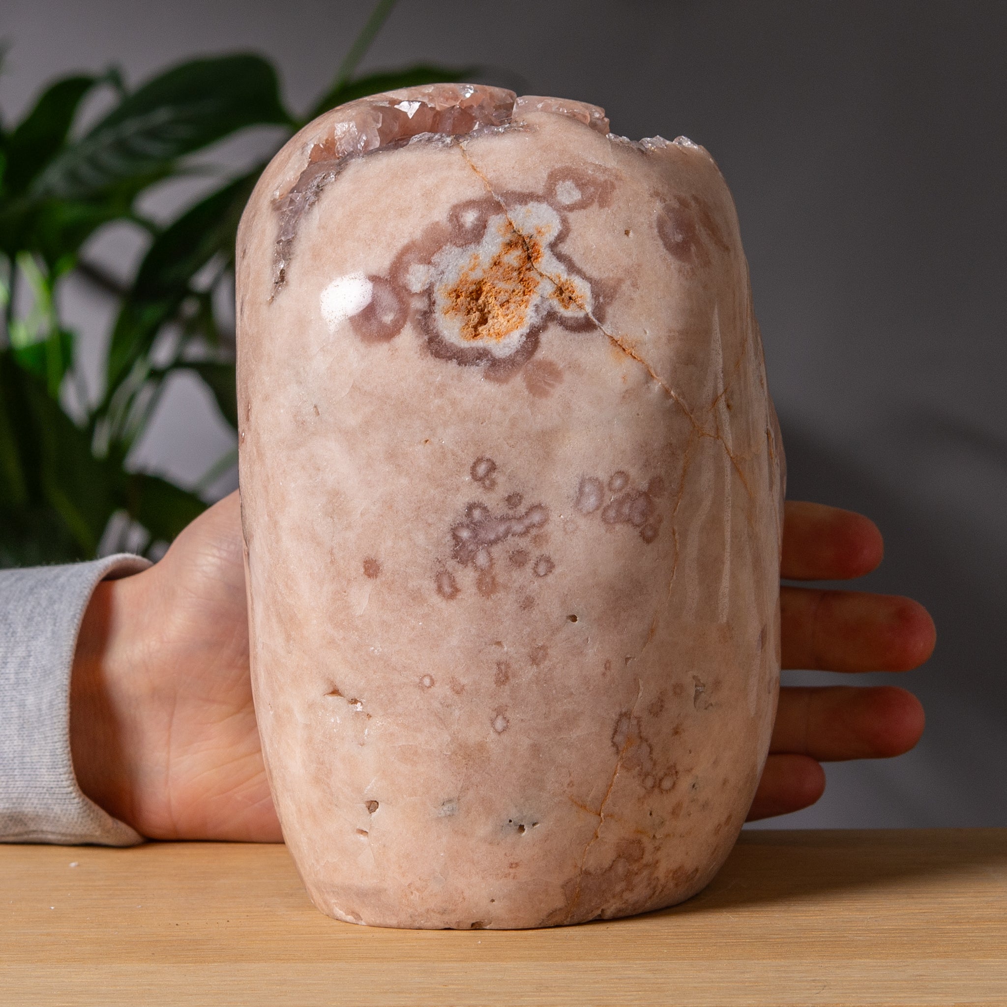 Rosa ametist oregelbunden form i persikofärg