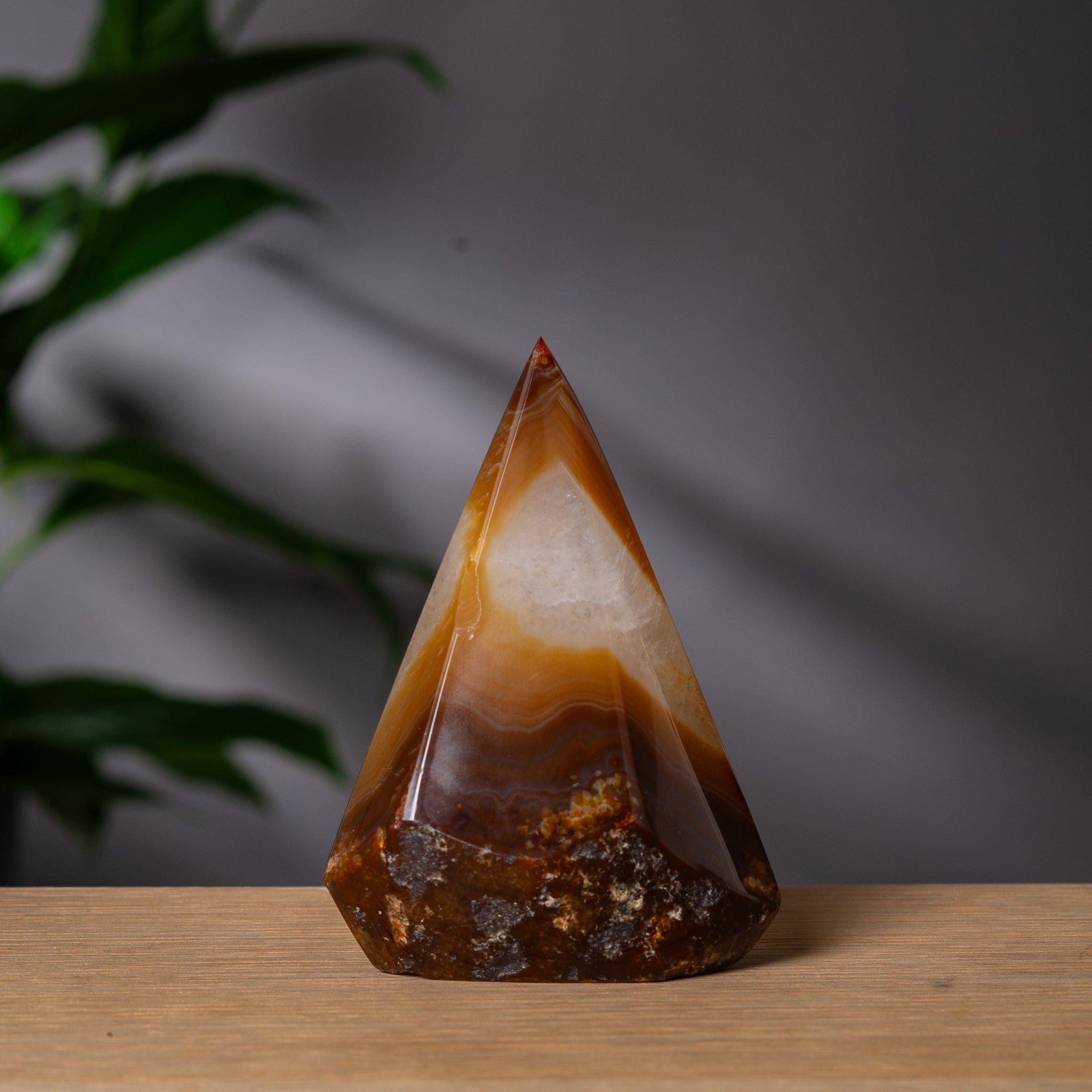 Diamantformad orangeröd agattorn