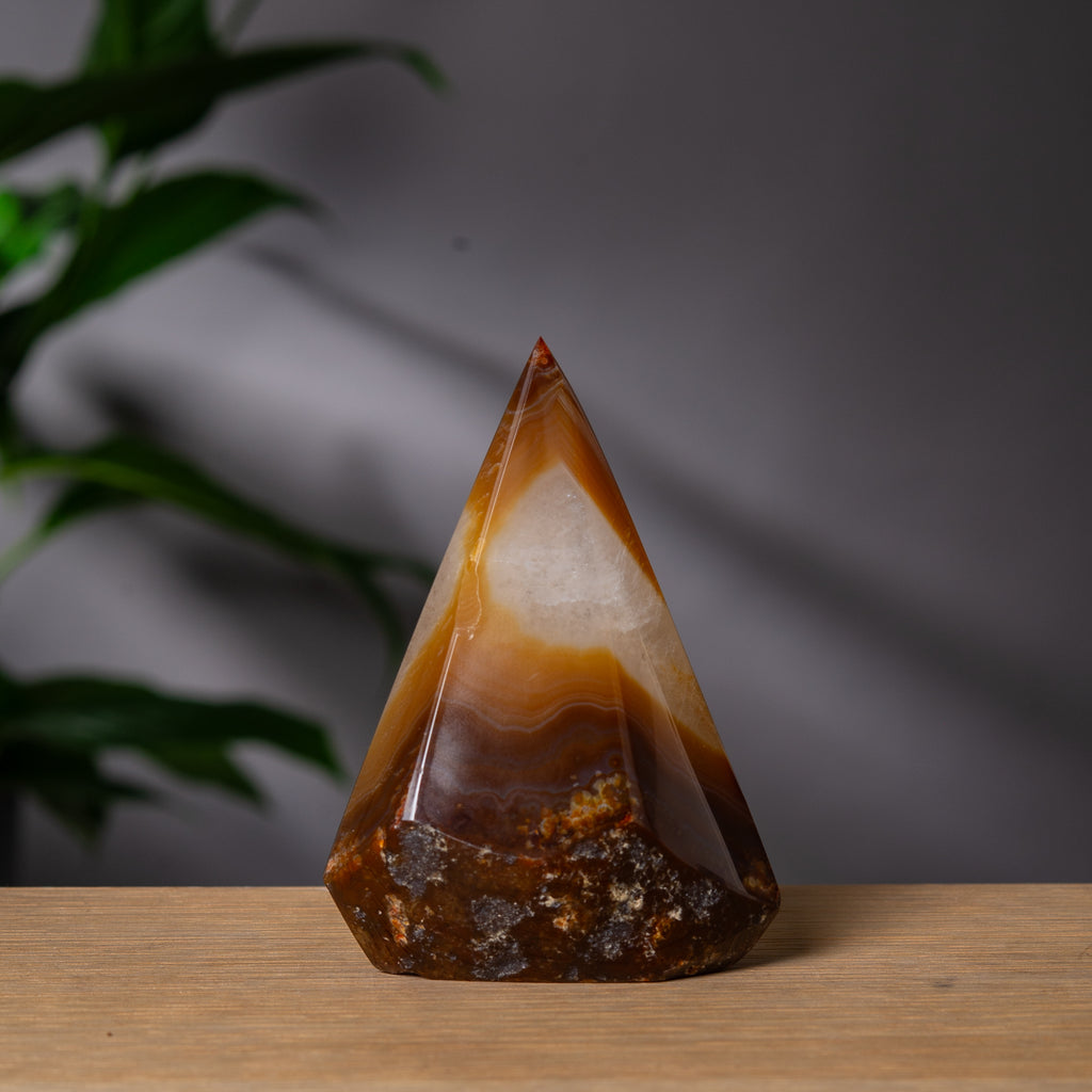 Diamantformad orangeröd agattorn