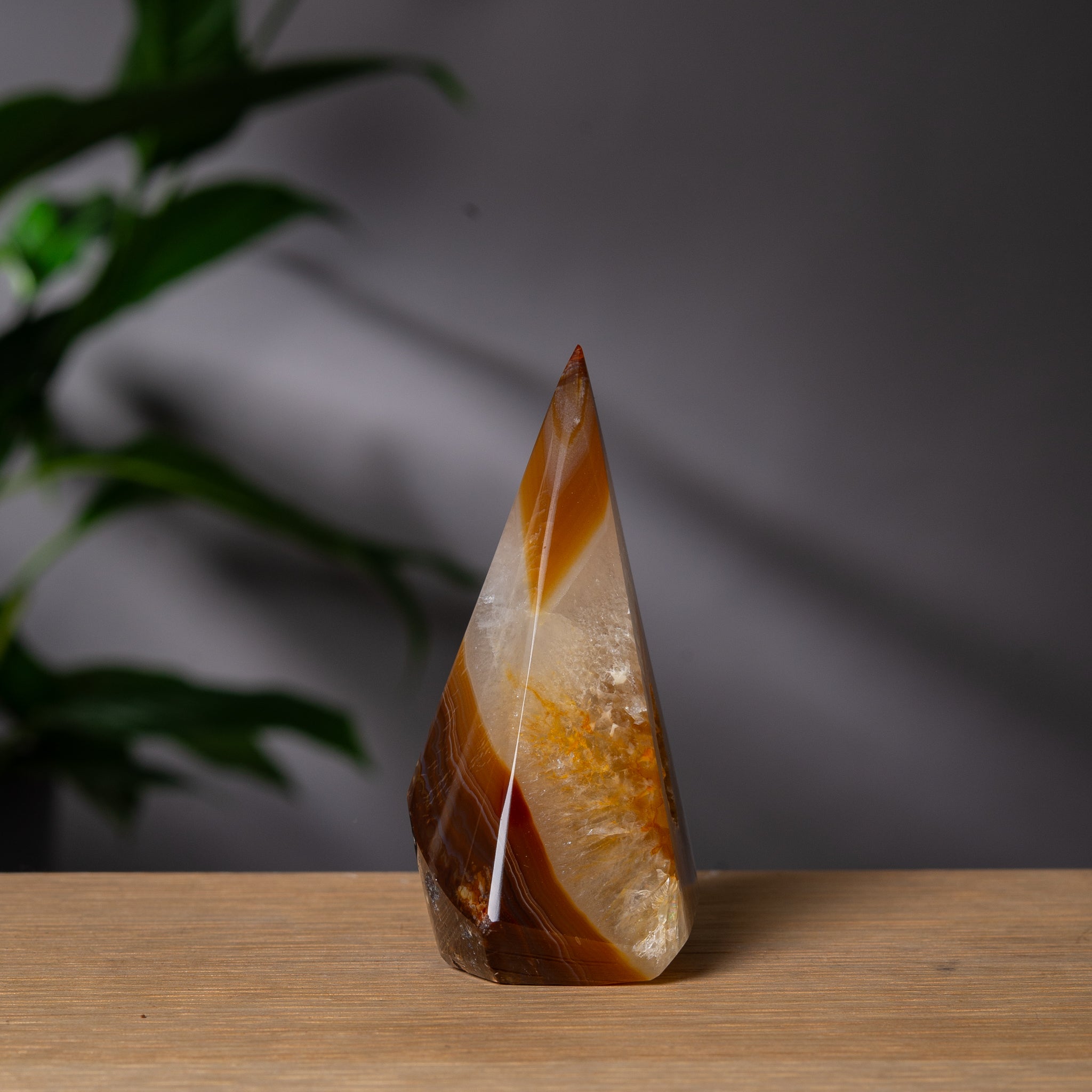 Diamantformad orangeröd agattorn