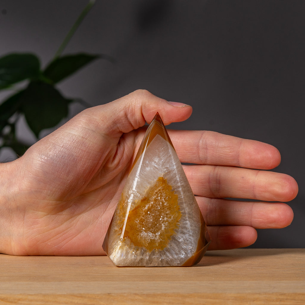 Diamantformad orangeröd agattorn