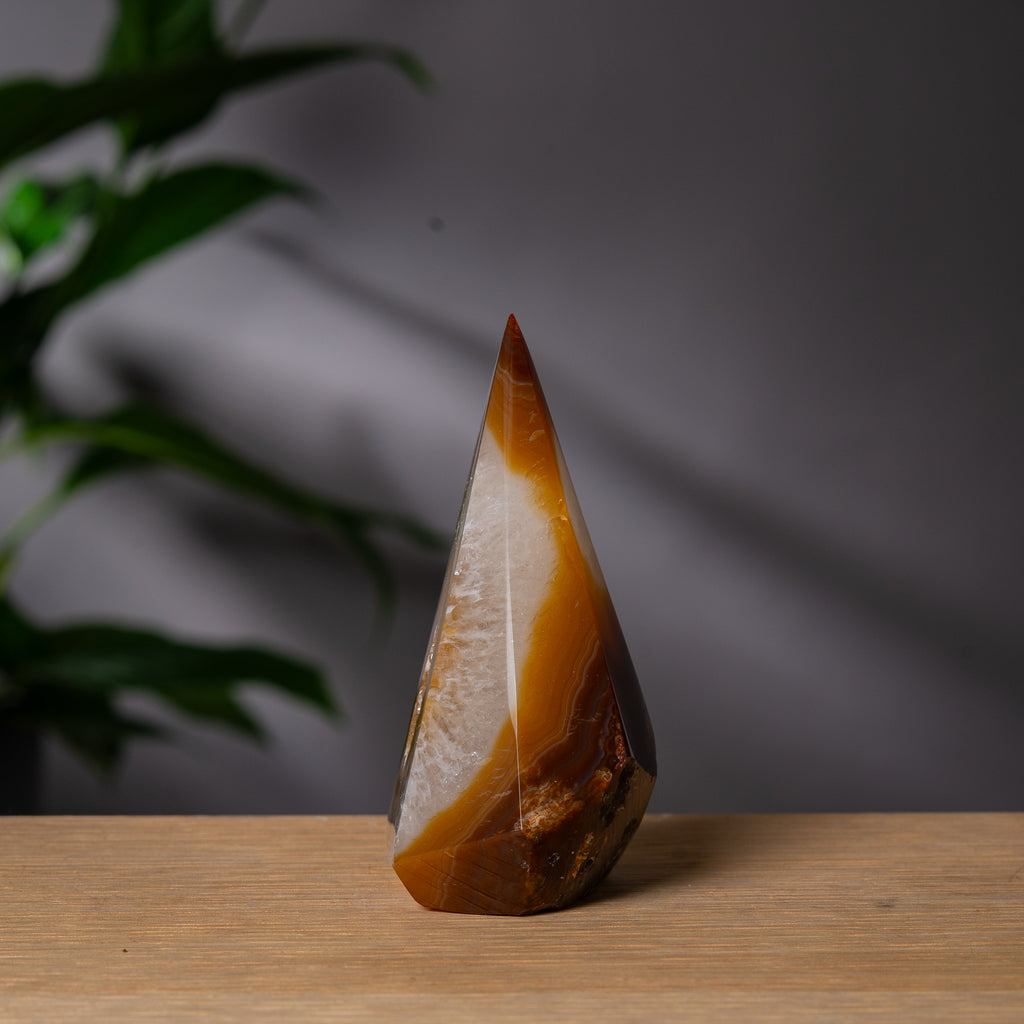 Diamantformad orangeröd agattorn