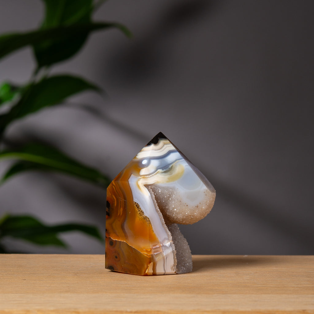 Agattorn med skulptural formation