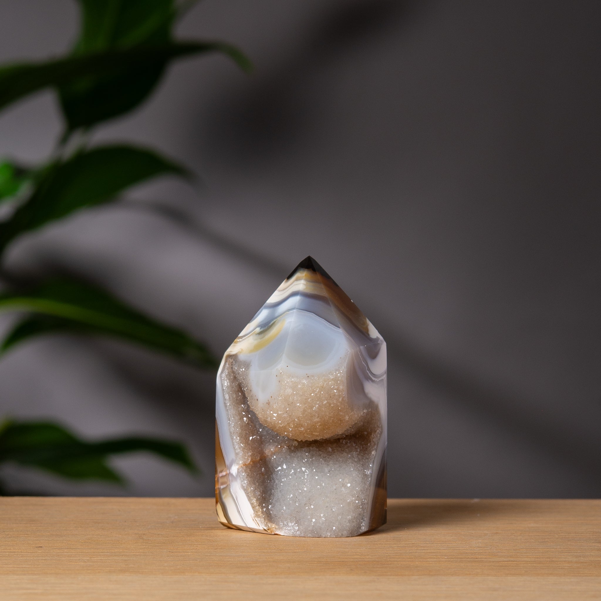 Agattorn med skulptural formation
