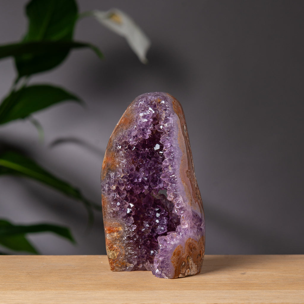 Amethyst free form with brown jasper