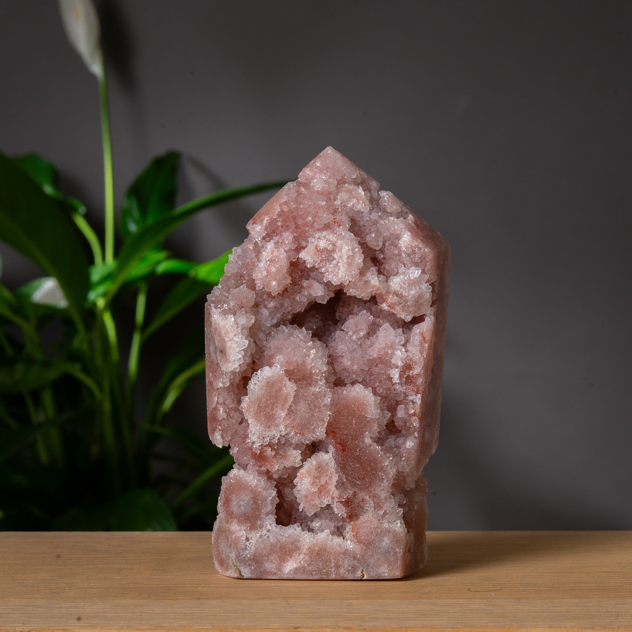Mörkt druzy rosa ametisttorn