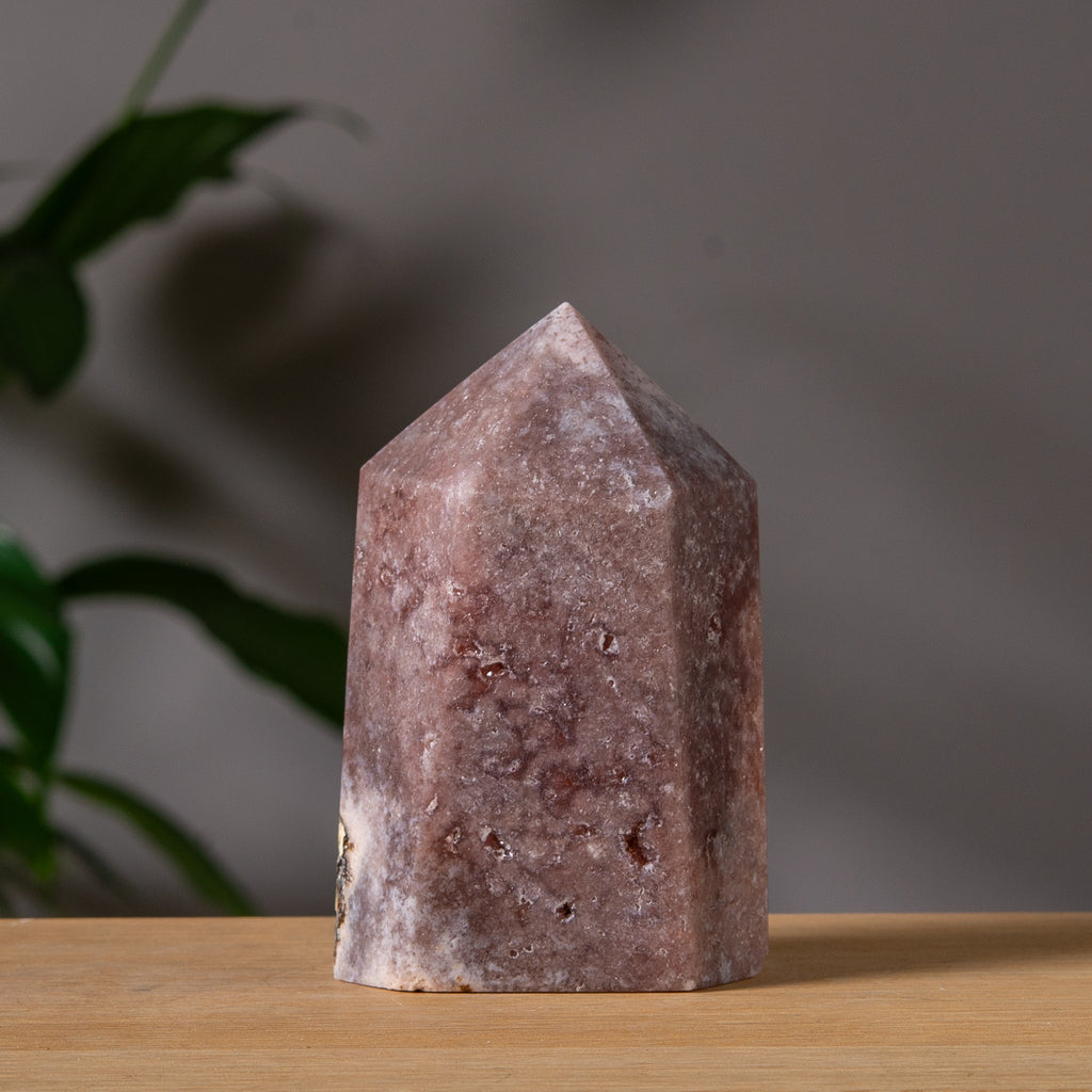Rosa Ametisttorn med Druzy-hålighet