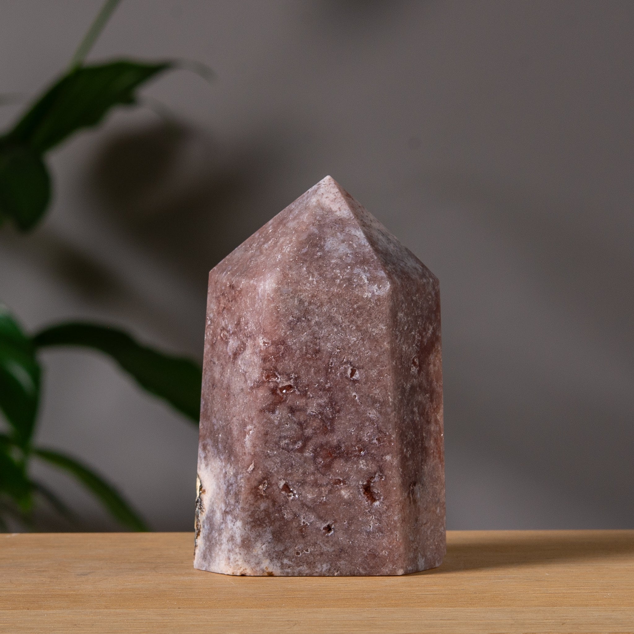 Rosa Ametisttorn med Druzy-hålighet
