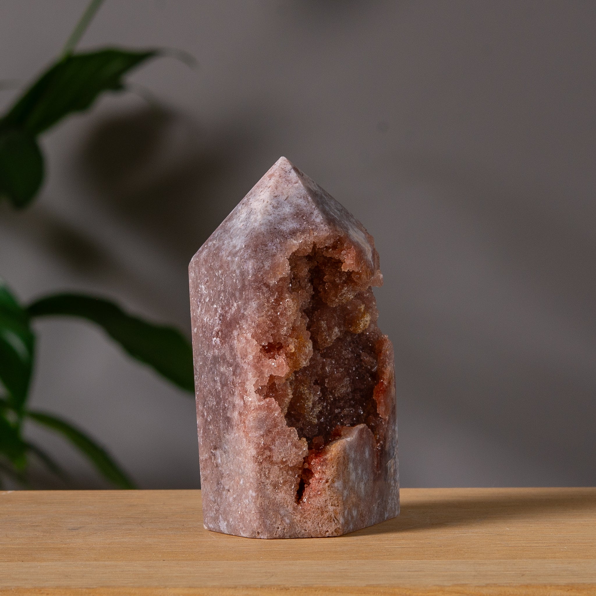 Rosa Ametisttorn med Druzy-hålighet