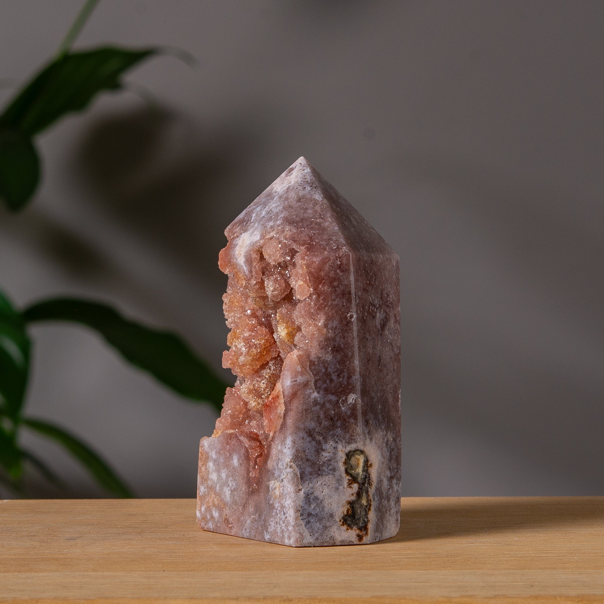 Rosa Ametisttorn med Druzy-hålighet